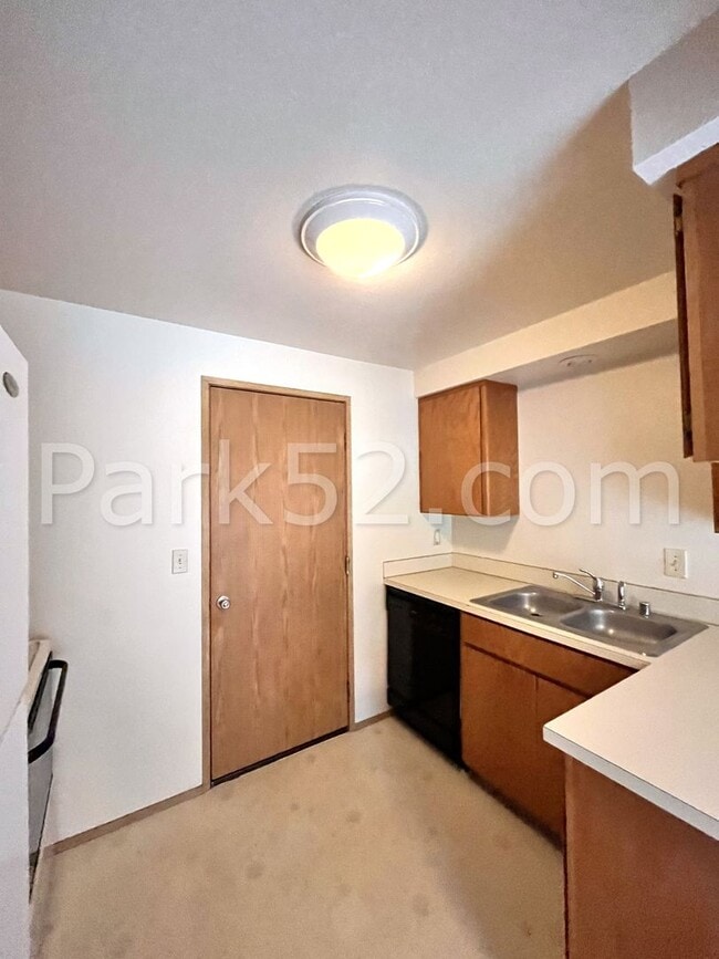 Building Photo - 2 Bedroom Puyallup Area Townhome