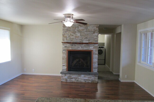 Building Photo - 3 Bedroom House in Mount Vernon