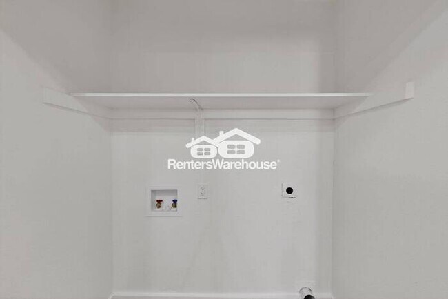Building Photo - MOVE IN READY Rare Carrollton Home