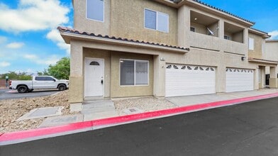 Building Photo - Fully rehabbed 3 bedroom Townhouse with 2 ...