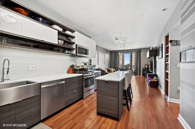 Building Photo - 5 E 14th Pl