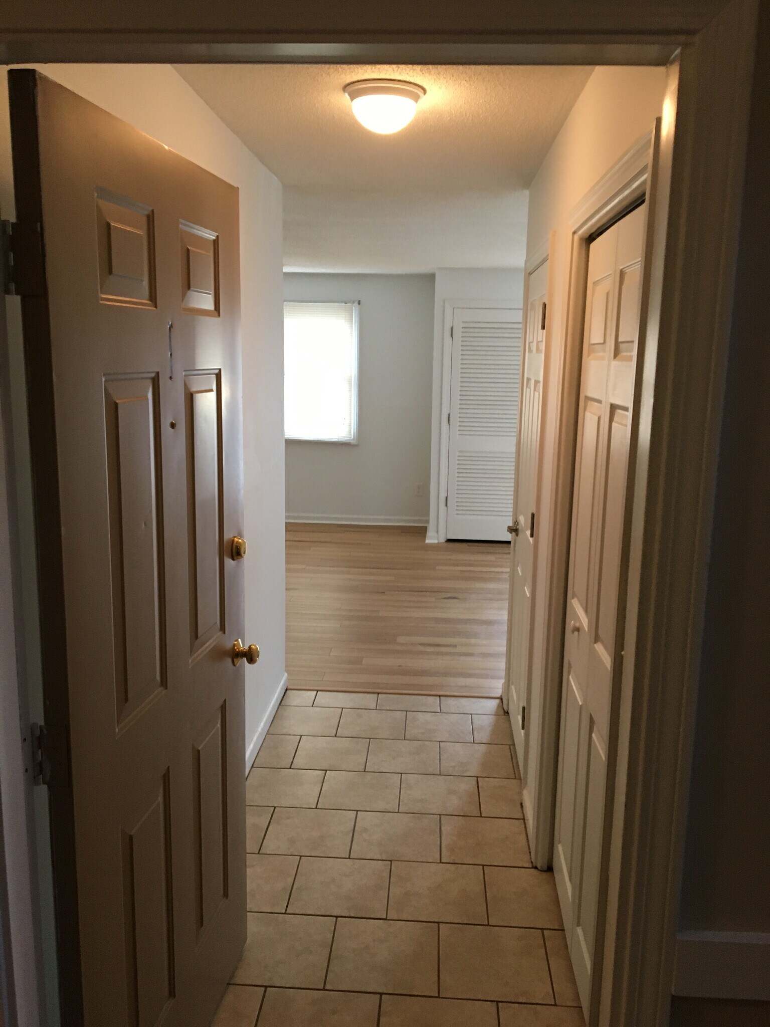 Building Photo - 450 Somerset Ave