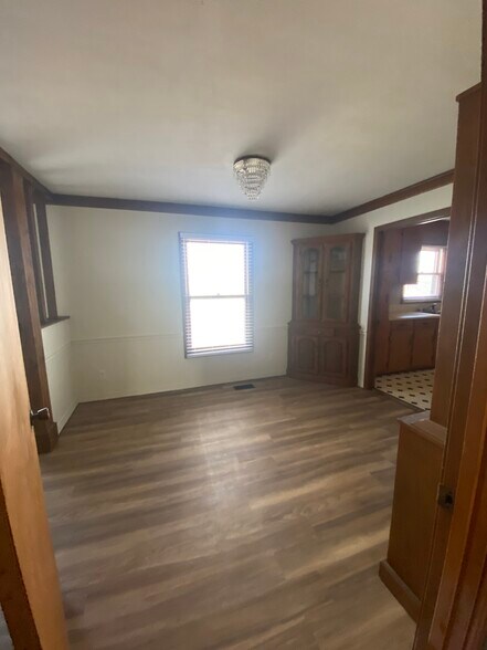 Building Photo - 1806 E Spring St