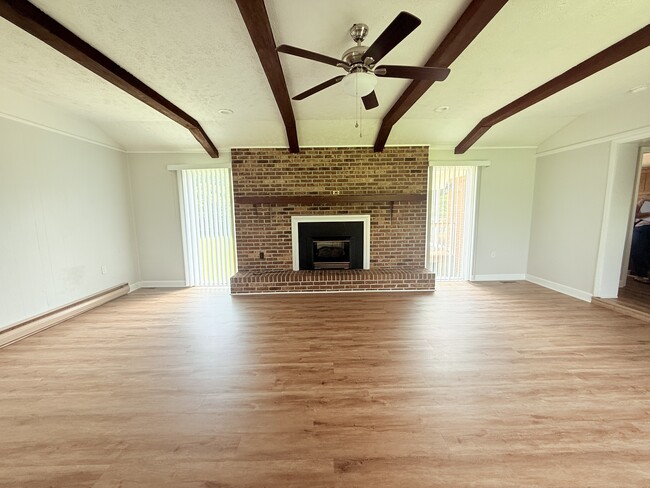 Building Photo - 1303 SC-90