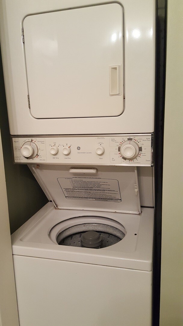 Building Photo - REDUCED! Fully Furnished 1 Bedroom Condo i...