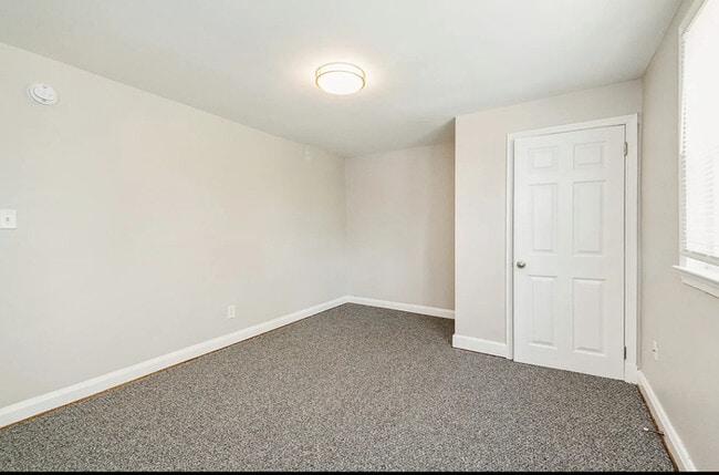 Building Photo - 3 Bedroom OPPORTUNITY AREA