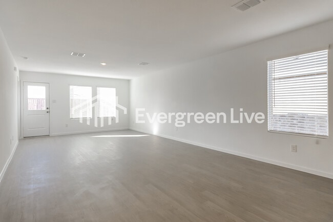 Building Photo - 2012 Belgian Dr