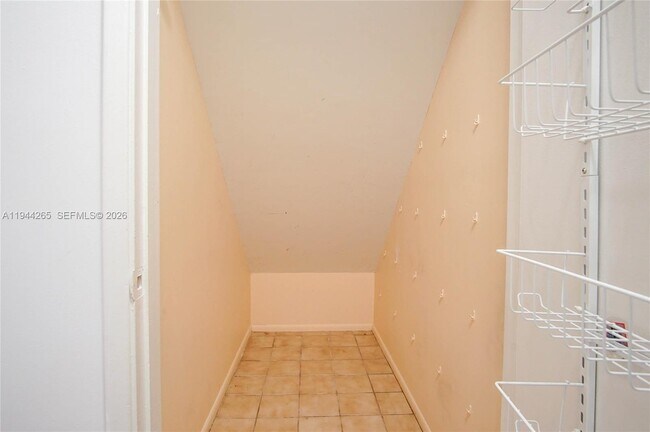 Building Photo - 606 Gardens Dr