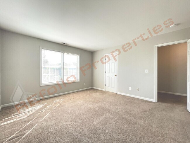 Building Photo - Lovely 4 Bedroom, 2.5 Bath Single-Family H...