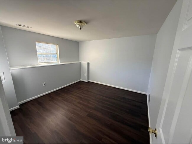 Building Photo - 14941 Enterprise Ln