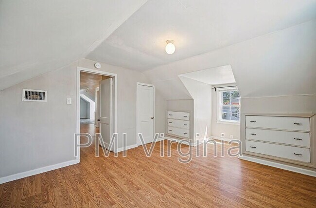 Building Photo - 3841 Chatham Cir