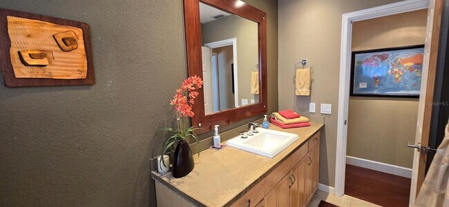 Building Photo - 2115 Alvarado Ln