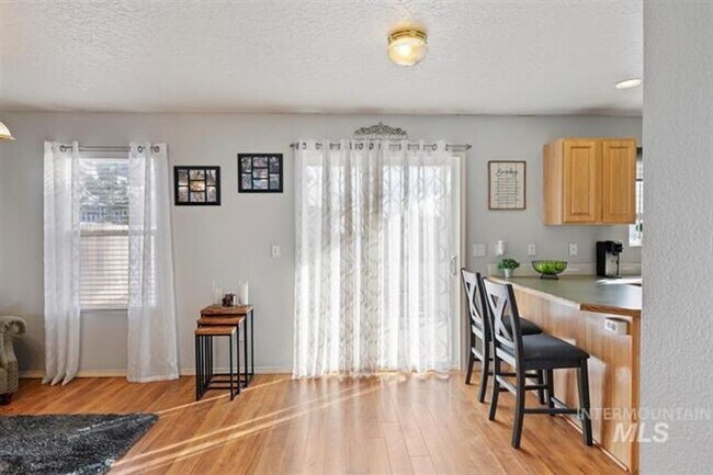 Building Photo - 3bed, 2.5bath, 2031sq.ft. home in South Nampa