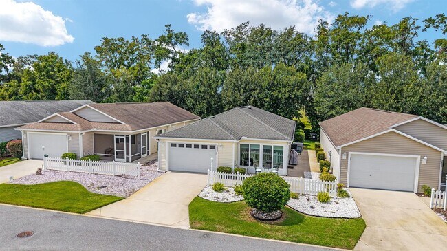 Building Photo - Furnished Annual Rental – 4-Minute Golf Cart Ride to Brownwood Town Square