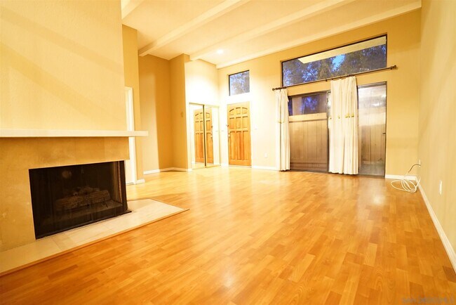 Building Photo - 3994 La Jolla Village Dr
