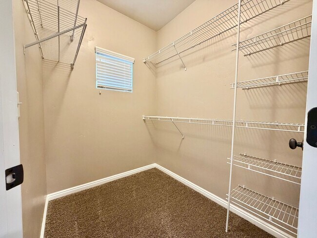 Building Photo - 14791 S Chandlerpoint Way