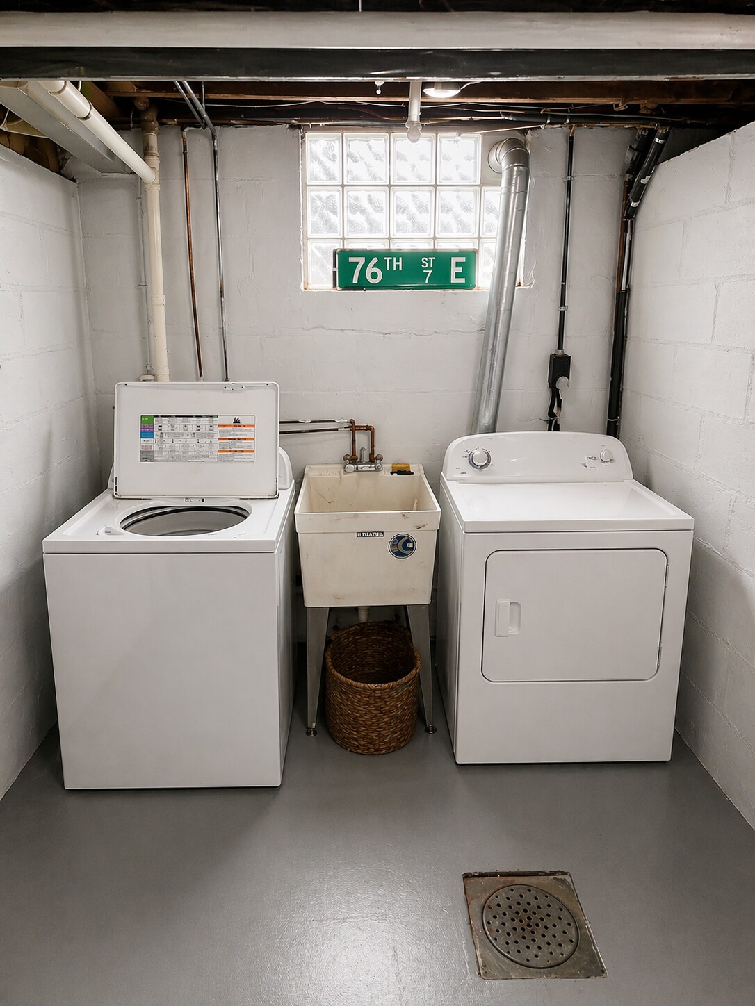 Building Photo - 1429 Dana Ave