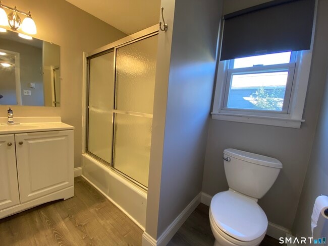 Building Photo - 54 Monroe St