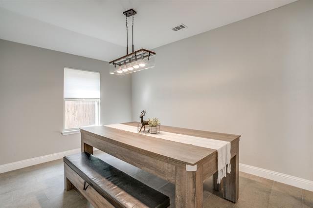 Building Photo - 5617 Kilpatrick Ave