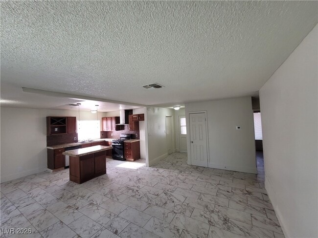 Building Photo - 3908 Montebello Ave