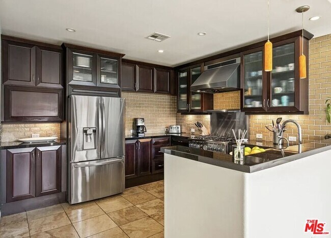 Building Photo - 6471 Zuma View Pl