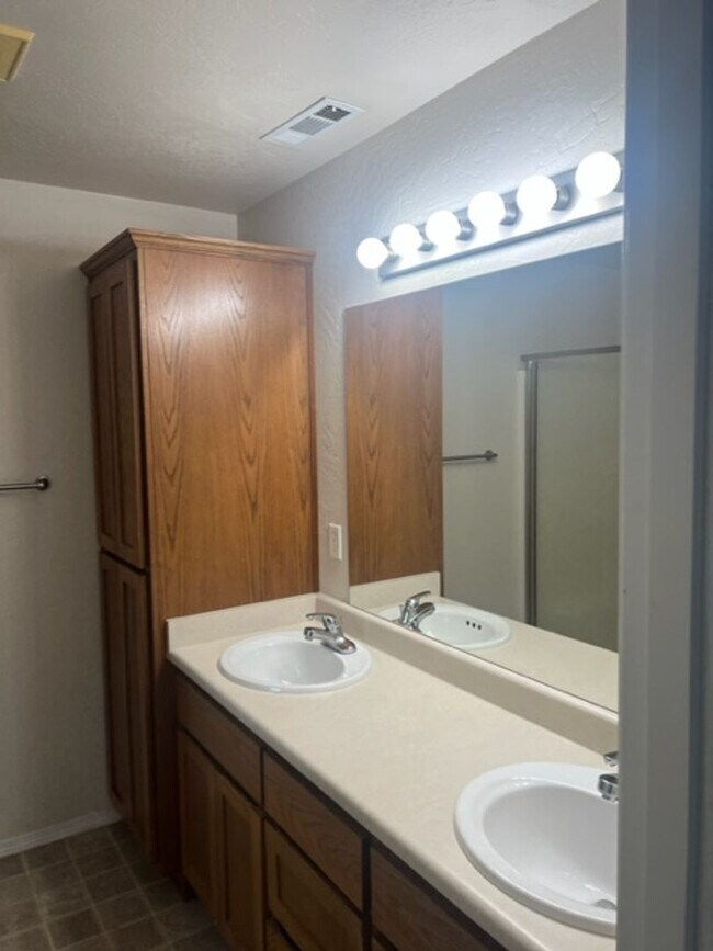 Building Photo - 1297 Clearsprings Dr