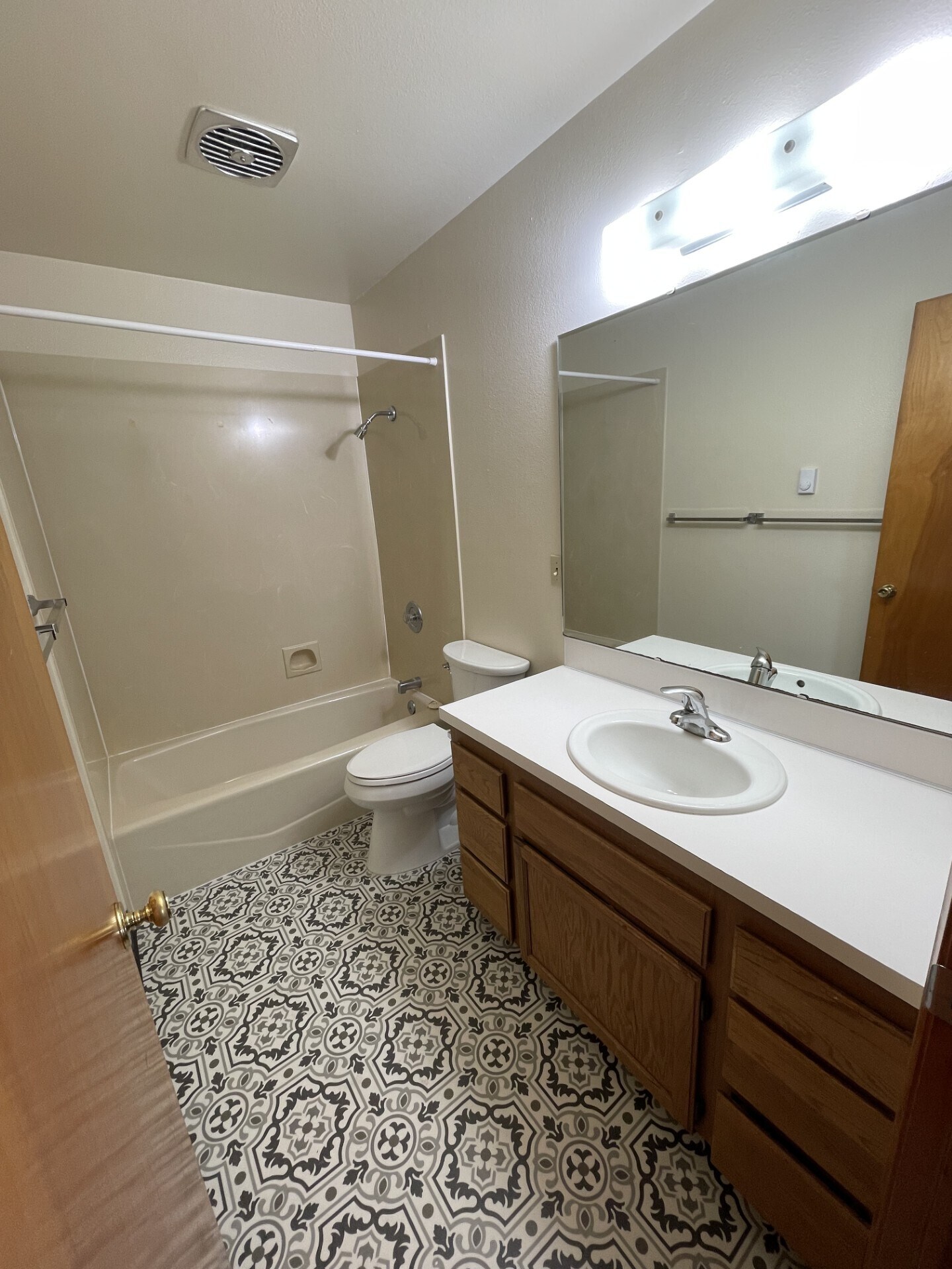 Bathroom - 530 Burnett Ave N
