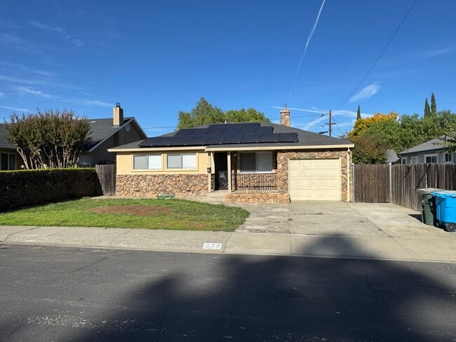 Building Photo - 3 BD/ 1BATH HOUSE LOCATED NEAR DOWNTOWN VA...