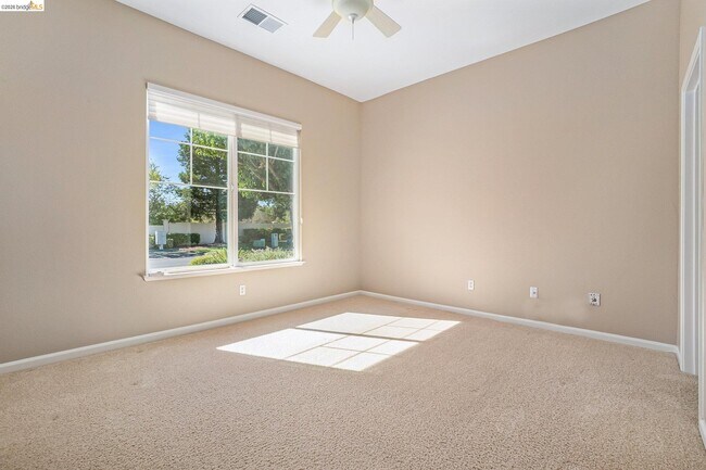 Building Photo - 599 Pomona Dr