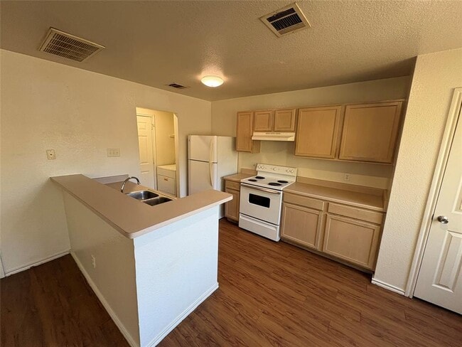 Building Photo - 111 Cedar Ln