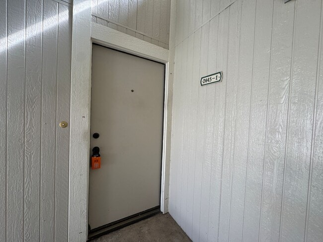 Building Photo - Newly Remodeled Studio in Sparks! Availabl...