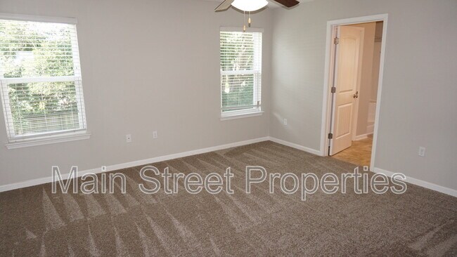 Building Photo - 2219 Waltham St