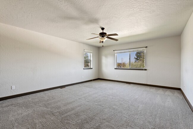 Building Photo - 6433 N Idlewood
