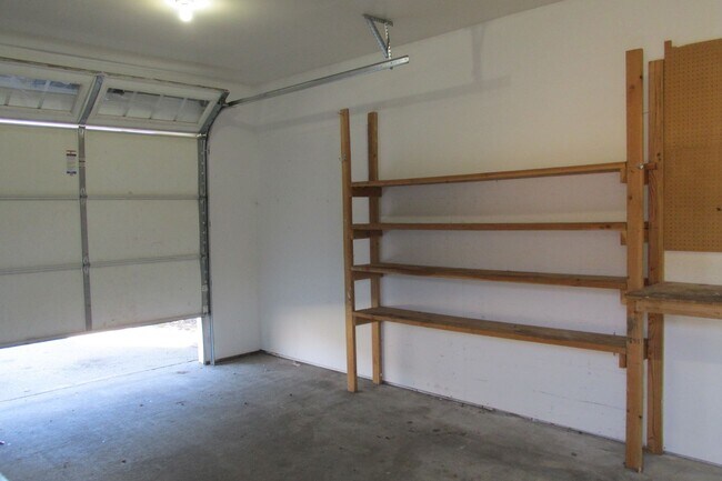 Building Photo - 3 Bedroom House in Mount Vernon