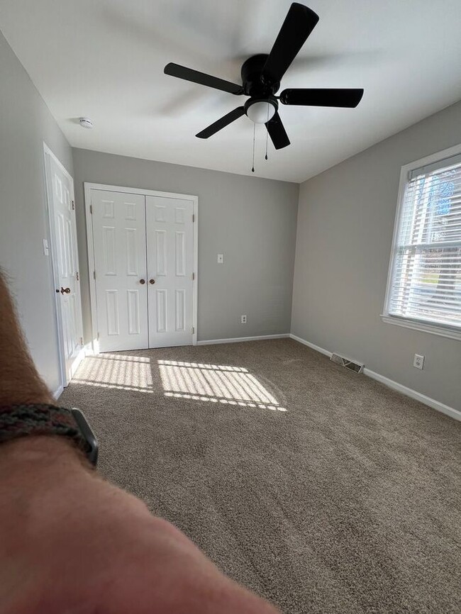 Building Photo - Wonderful 3 Bedroom Split Level Home In Sa...