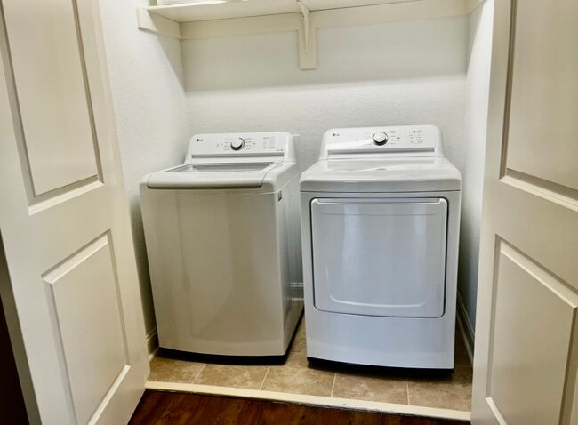 Building Photo - 1924 Leighton Dr