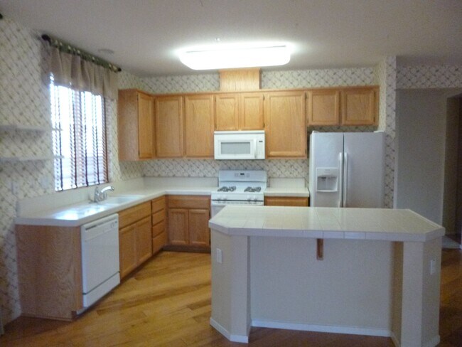 Building Photo - Your Next Adventure Starts Here: 3+ Bed, 2 Bath Home in Yuba City