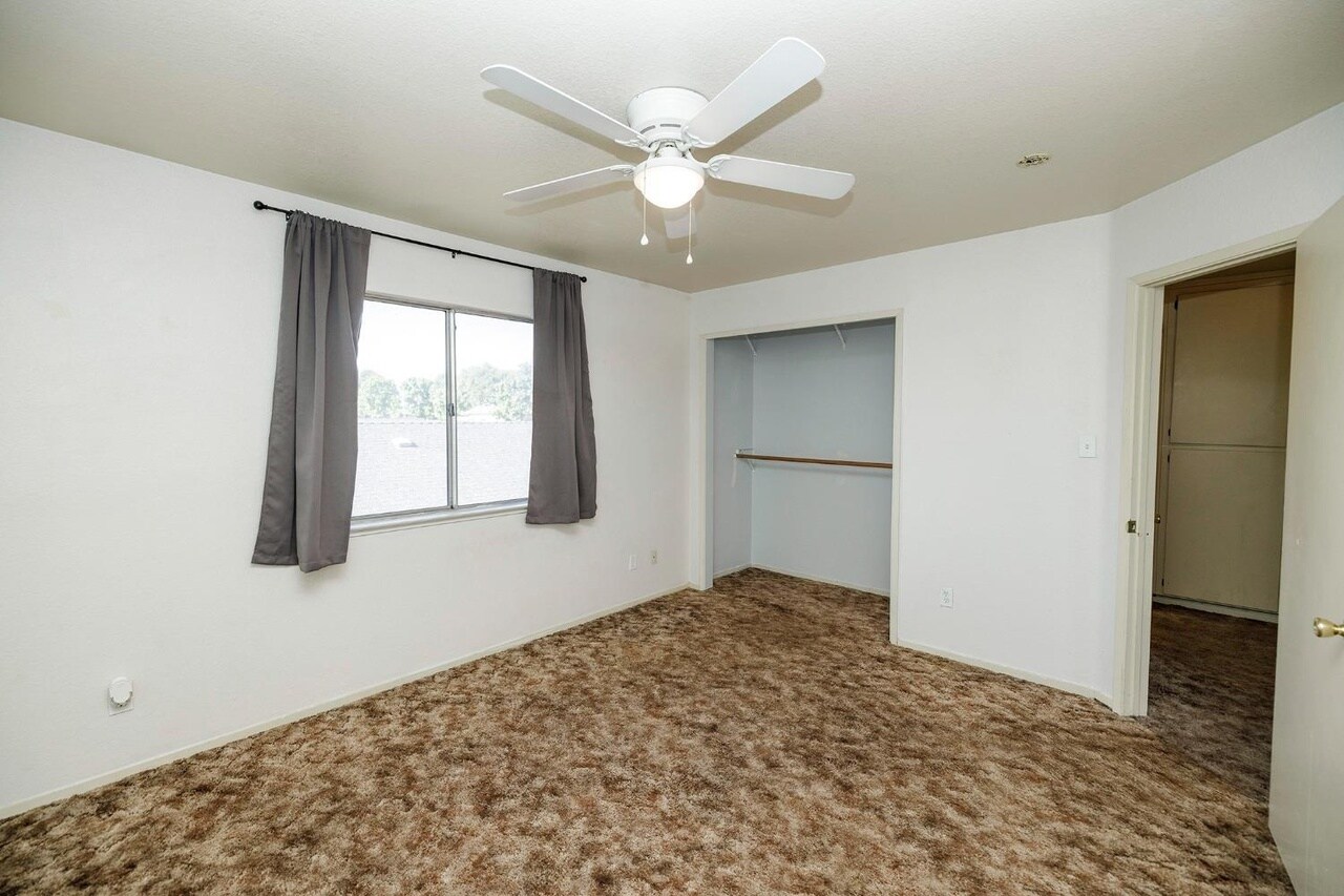 Building Photo - 1580 N Denair Ave