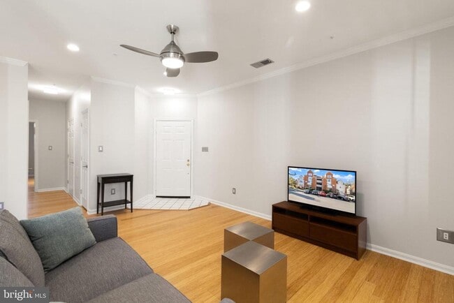 Building Photo - 6944 Ellingham Cir