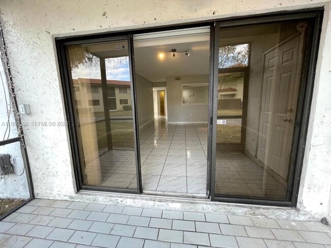 Building Photo - 9708 SW 138th Ave