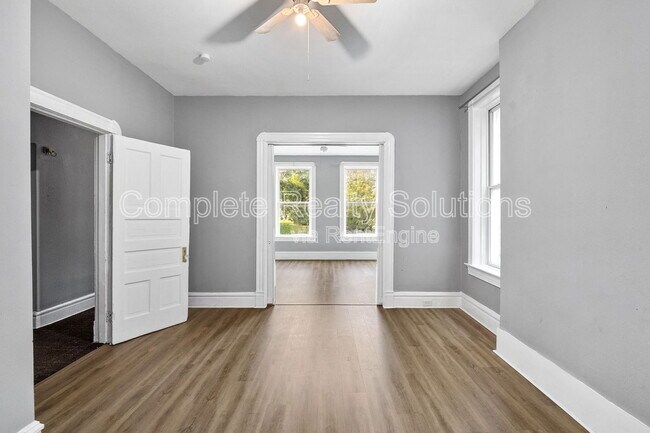 Building Photo - 5132 Kensington Ave