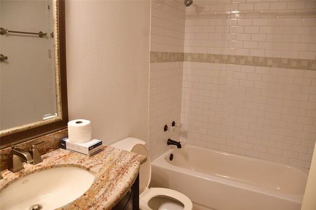 Building Photo - 2316 Shadowdale Dr