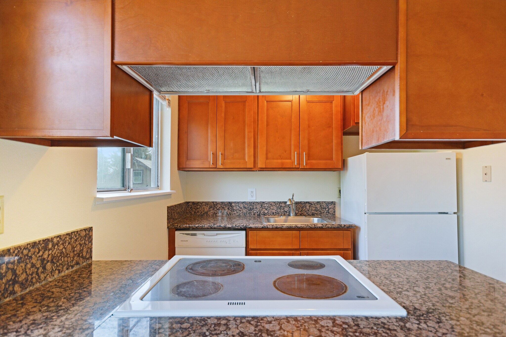 Building Photo - 9512 Oswego N Ave