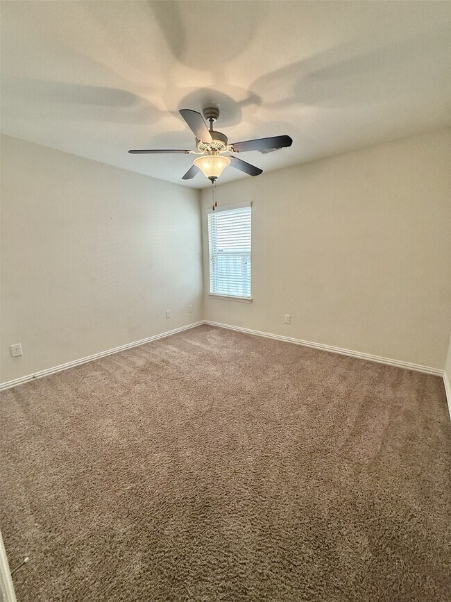 Building Photo - 2704 Camden Hills Ln