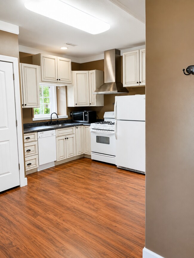 Building Photo - Charming 2-Bedroom Home with Private Patio and Garden Beds in Centerville