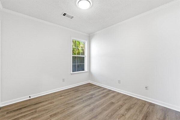Building Photo - 10023 Woodland Grove Dr