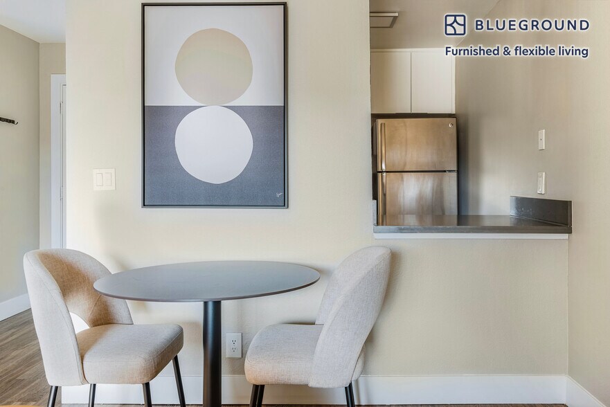 Building Photo - 644 Edgewater Blvd