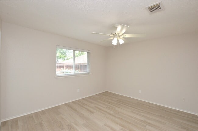 Building Photo - 703 Flower Field Ct