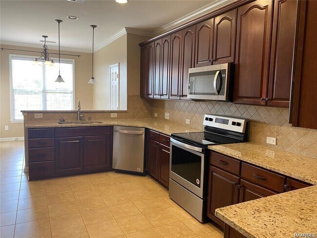 Building Photo - 4/3 in Deer Creek!