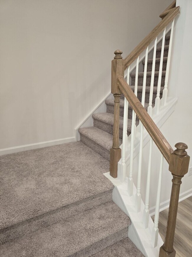 Building Photo - New Construction 3BR/2.5BA Townhome in Monroe